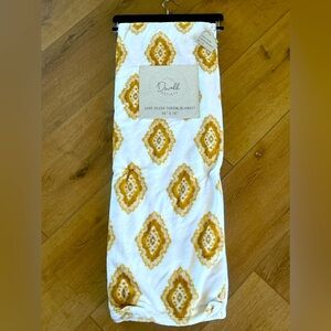 NWT White & Gold Luxe Plush Throw Blanket
